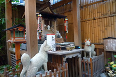 岩亀稲荷神社の祠